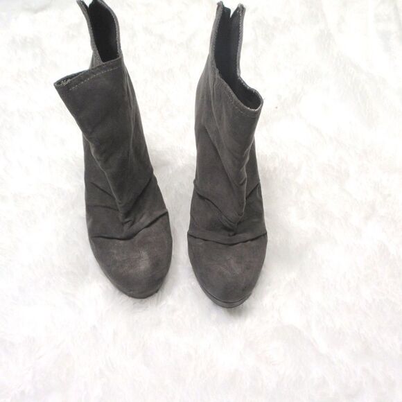 🍍3/$15🍍Forever 21 Gray Heeled Ankle Boots - Picture 3 of 8